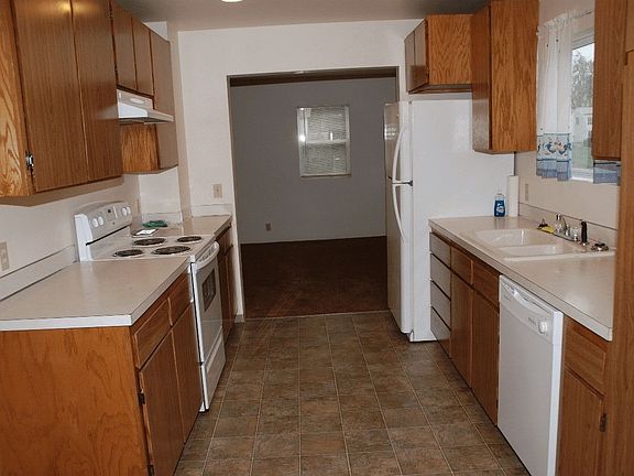 5th image of 2353 S Ash St