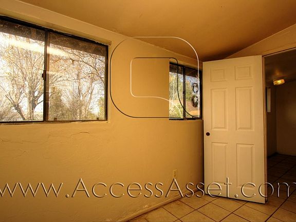 4th image of 17494 Cottrell Ave