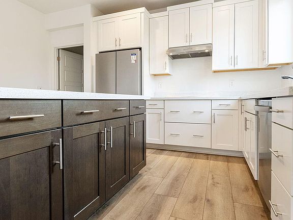 3rd image of 2760 S HARMONY Avenue