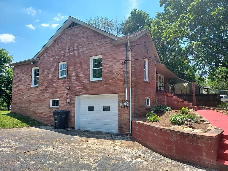 3324 Fairmont Blvd — Photo 4