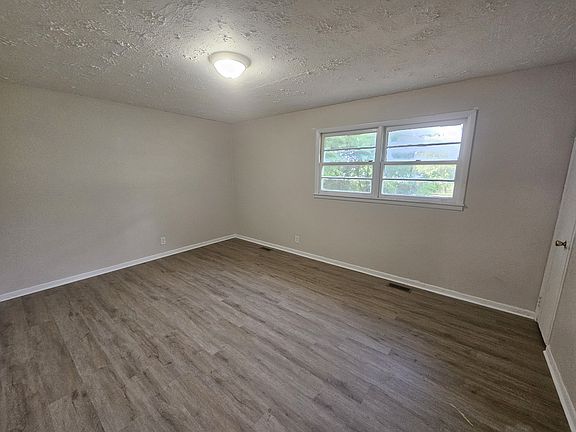4th image of 731 Maxanna Dr