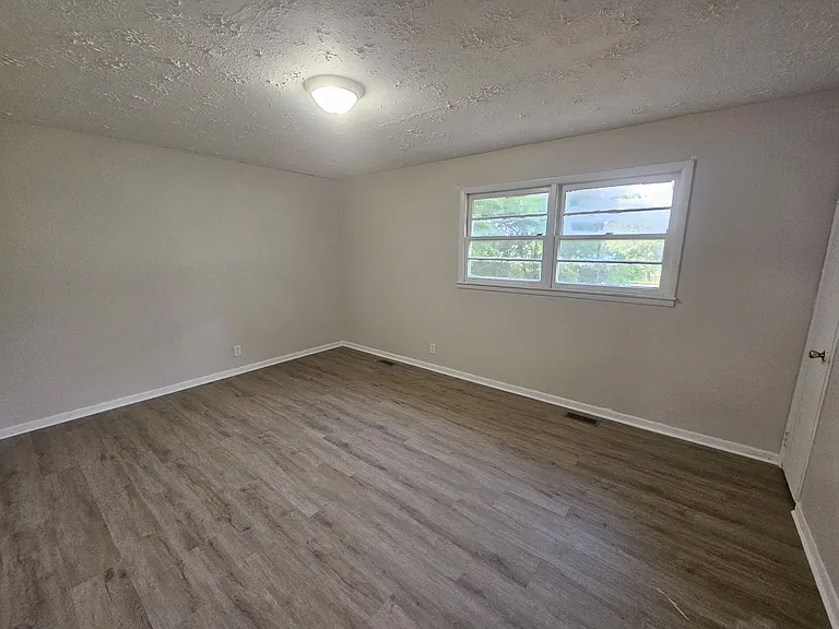 731 Maxanna Dr — Photo 4