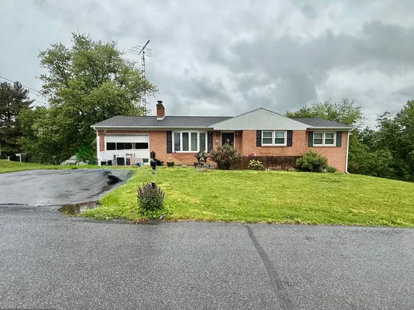 991 Laurich Dr, Chambersburg, PA 17202