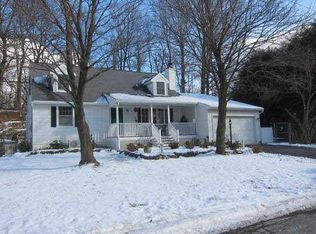 25 Starr Dr, Rhinebeck, NY 12572