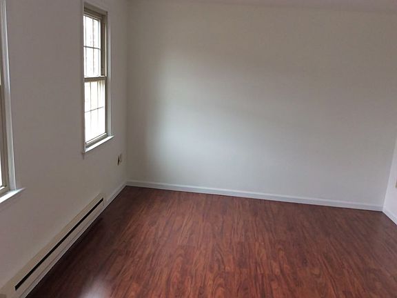 3rd image of 8 Hilldale Dr