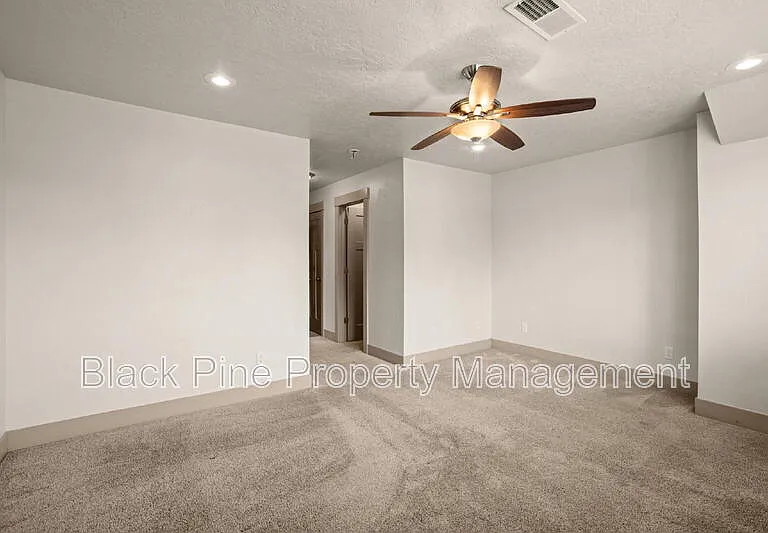 909 N 31st St — Photo 17