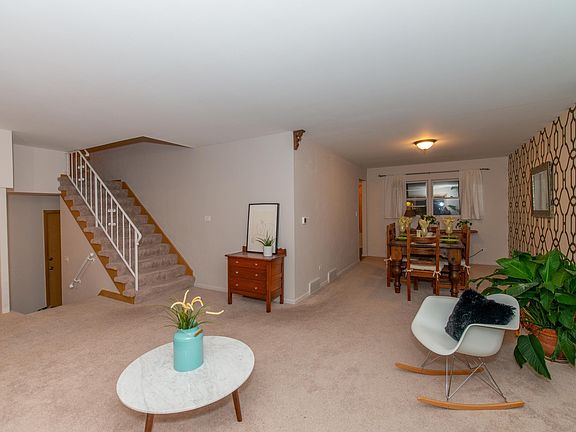 3rd image of 610 Donna Ct