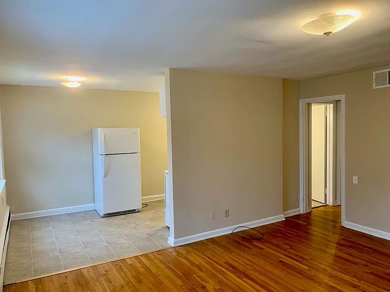 1027 Dacian Ave — Photo 3