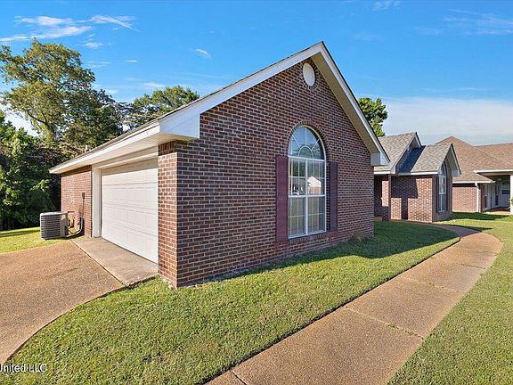4th image of 454 Hillandale Dr
