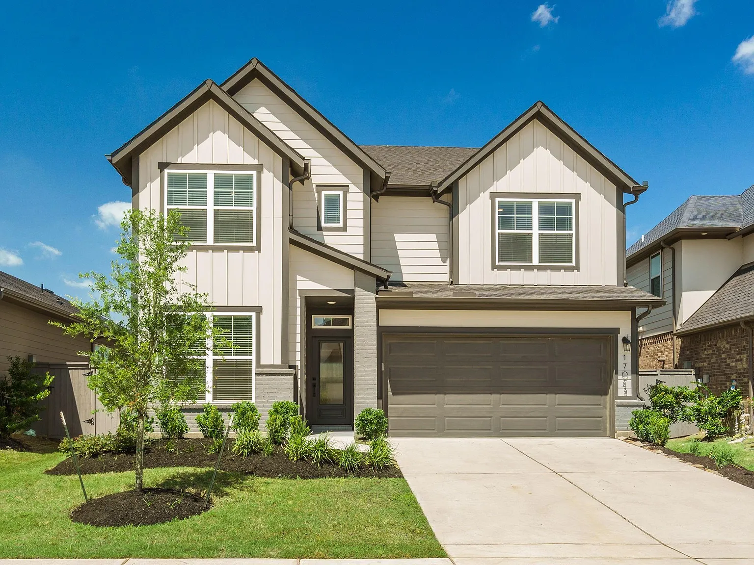 4 bed, 2.5 bath, 2666 sqft, $2,875 — Photo 2