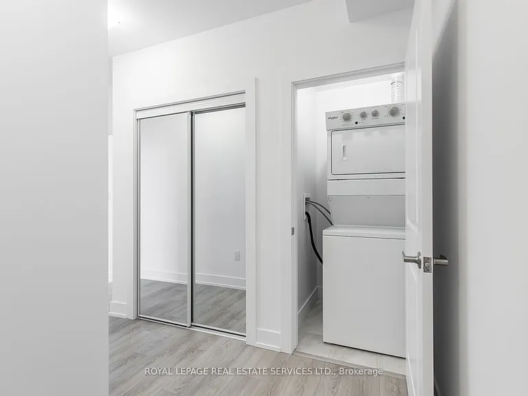 460 Dundas St E #1202 — Photo 31