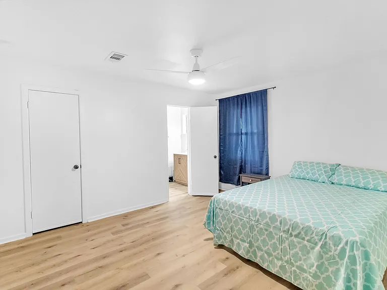 Dalmatian Dr — Photo 1