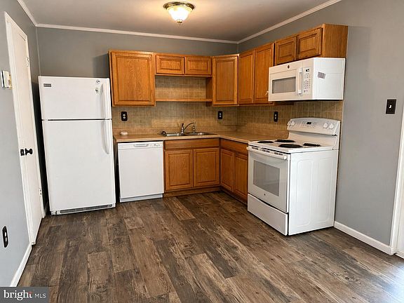 3rd image of 75 Grand Dr