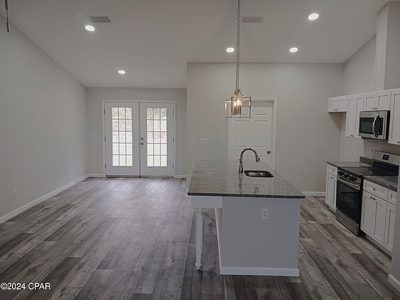 5th image of 2179 Sunny Hills Blvd