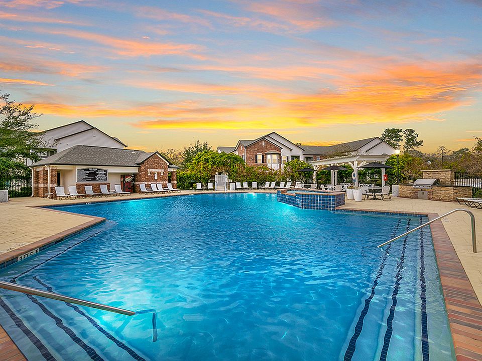 Resort Style Swimming Pool