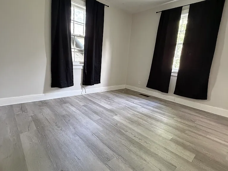 834 Seymour Ave — Photo 8
