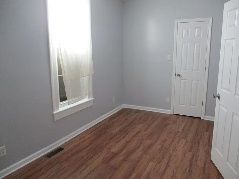 1214 Summit St — Photo 3