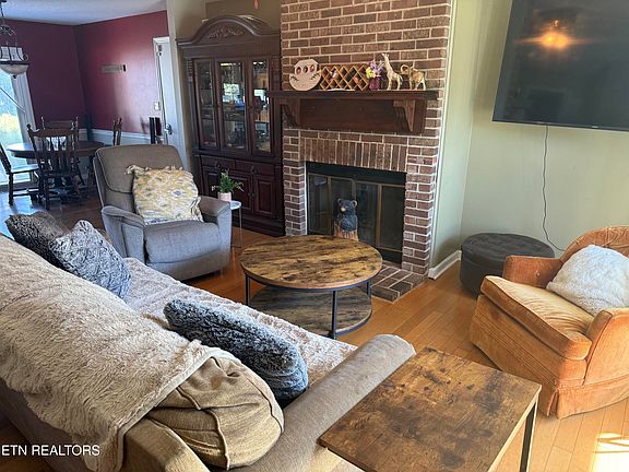 2nd image of 729 Summerdale Dr