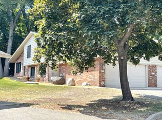 9709 Cimarron Cir, Minnetonka, MN 55305