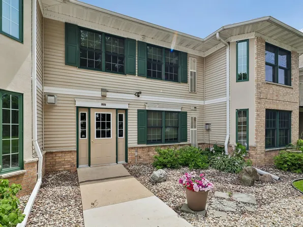 5397 Blue Bill Park Dr APT 11, Waunakee, WI 53597
