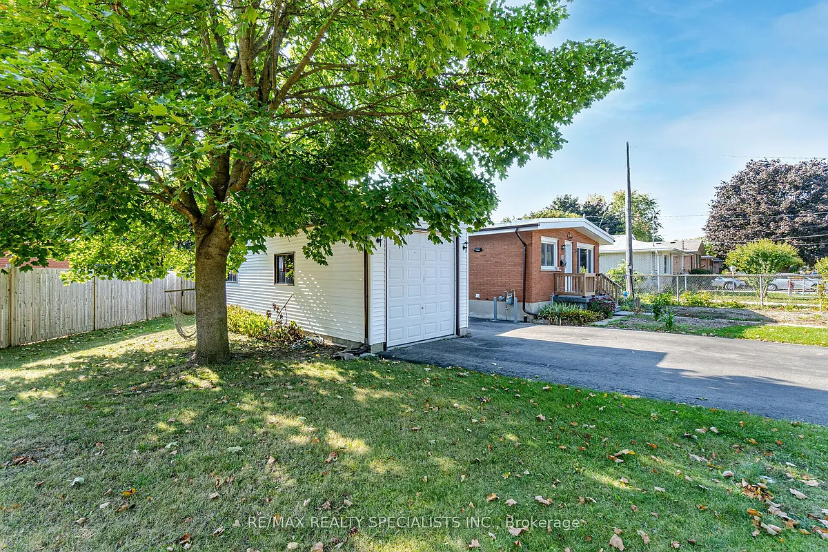 Building Photo - 22 Balmoral Dr