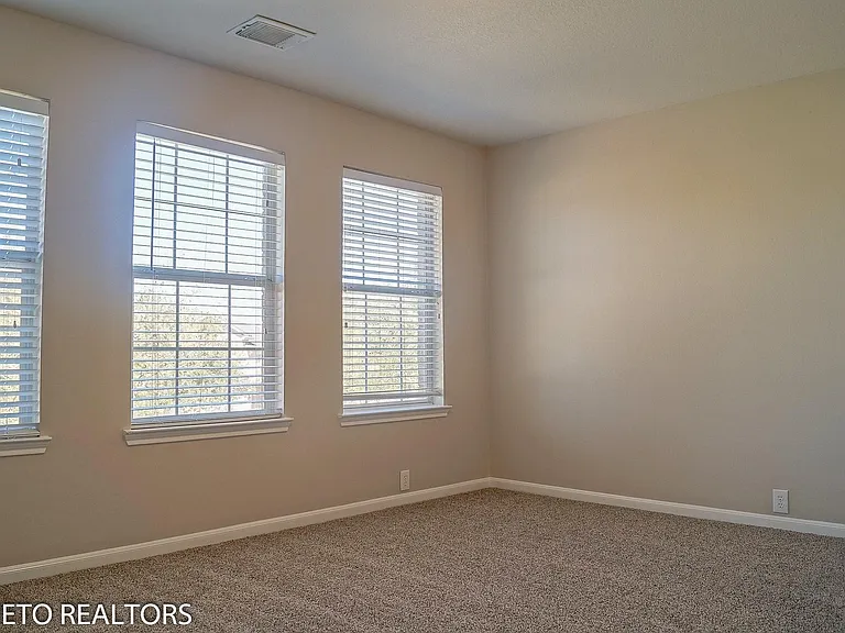 2819 Foster Hill Dr — Photo 24
