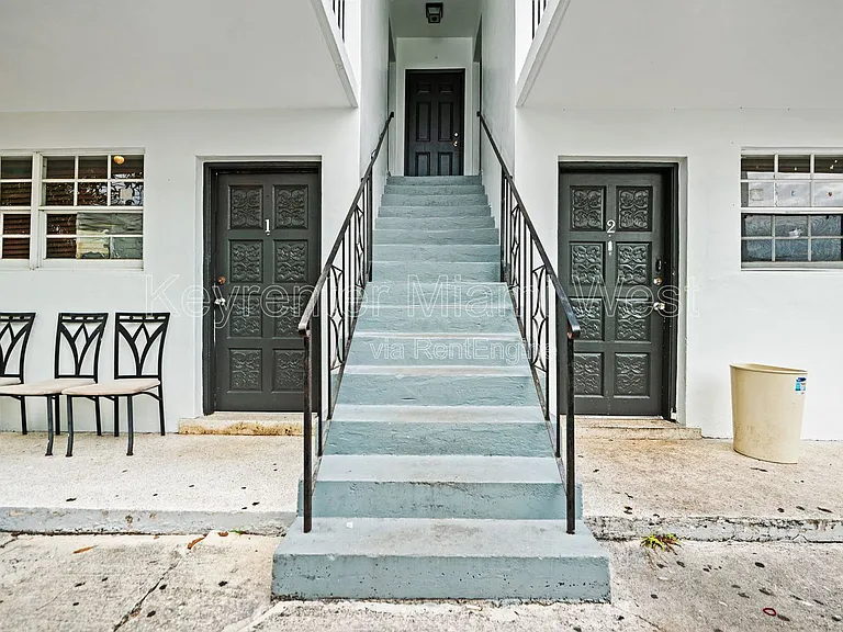 219 NW 10th Ave #4 — Photo 5
