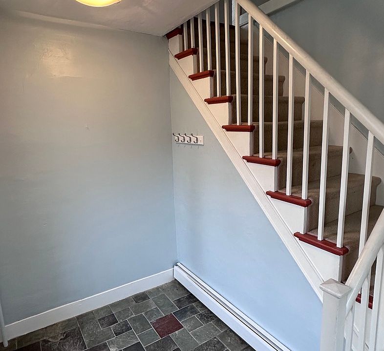 Private entry to apartment