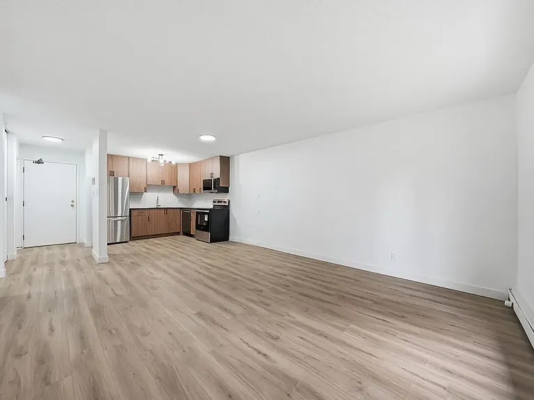 431 Wollaston Cres — Photo 10