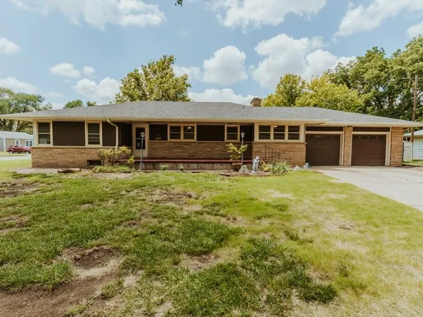 908 Pearl Ave, Salina, KS 67401