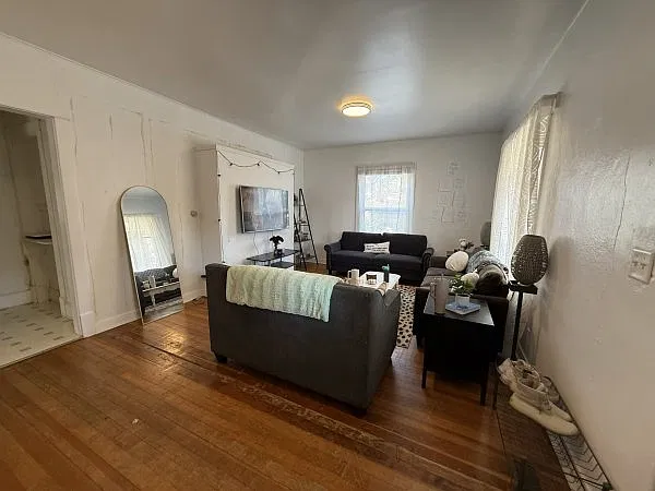 5 bed, 1750 sqft, $3,370 — Photo 4