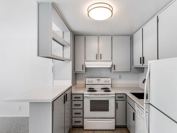 2nd image of 3053 Pine St APT 103