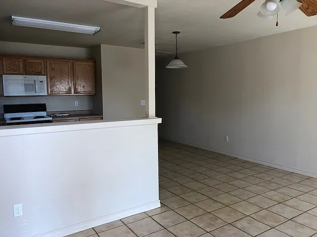 3 bed, $1,095 — Photo 3