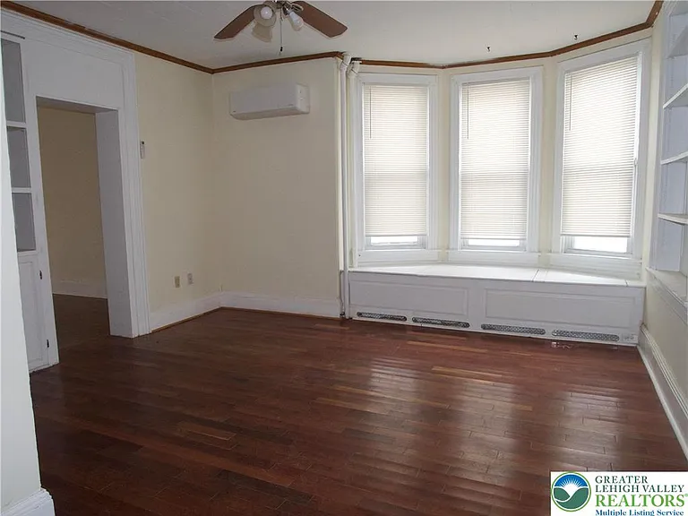 1020 Ferry St #1 — Photo 2