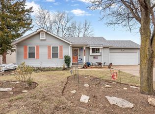 1703 Whispering Ridge Ln, Saint Peters, MO 63376