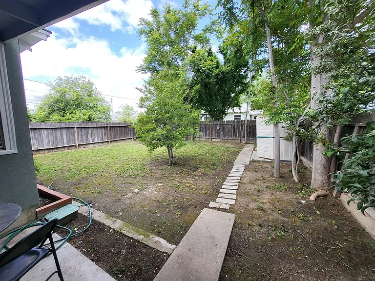 555 W Whittier Ave — Photo 38