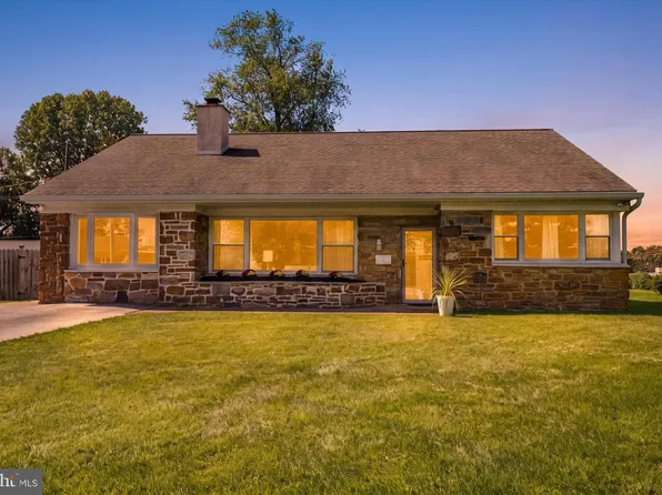 2116 Boxwood Dr, Broomall, PA 19008