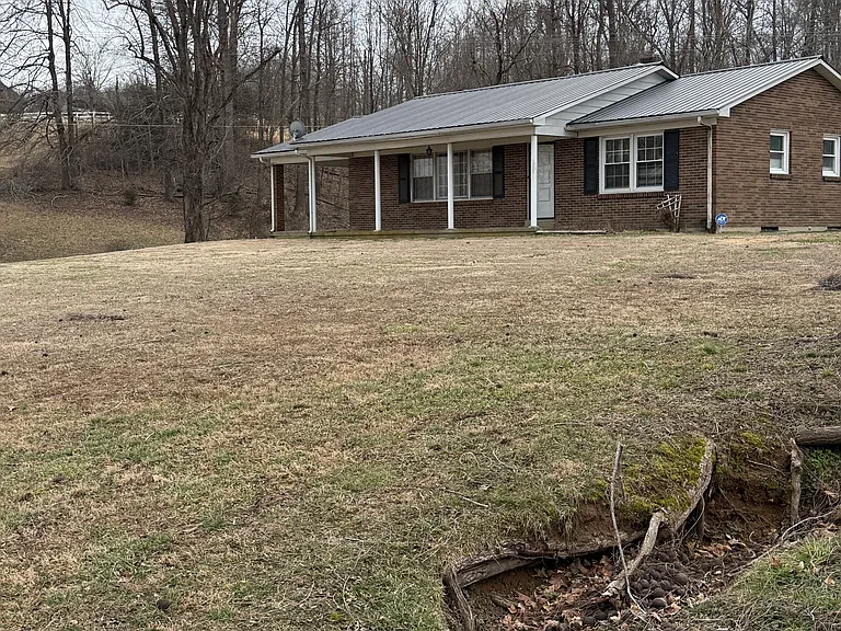 2022 Center Point Rd — Photo 2