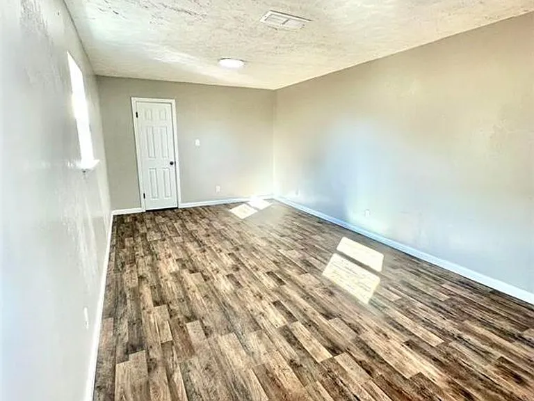 806 Holly St — Photo 16