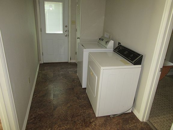 2nd image of 2949 Cedar St