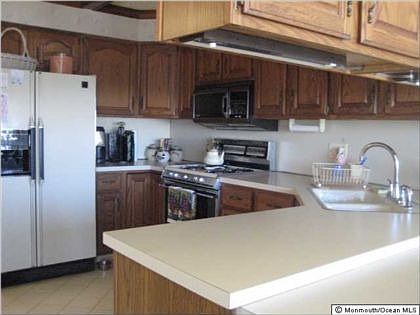 3rd image of 1932 Seaman Ct
