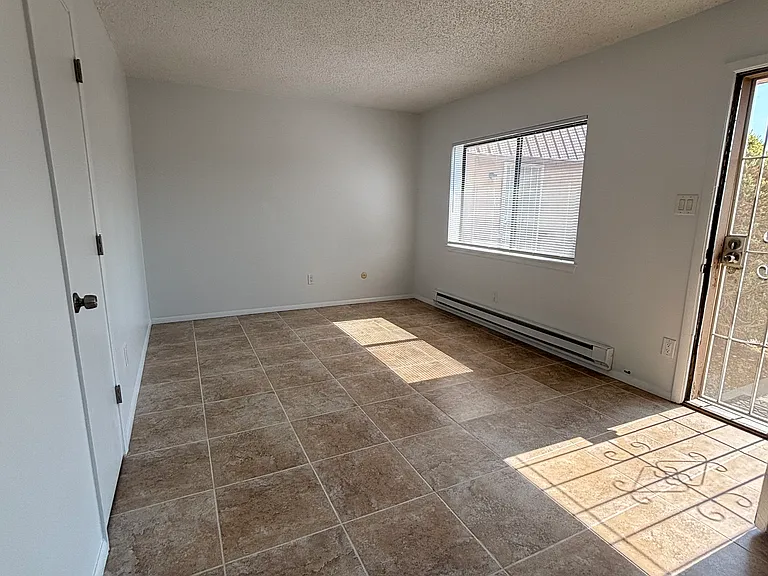 9021 Candelaria Rd NE #A — Photo 10