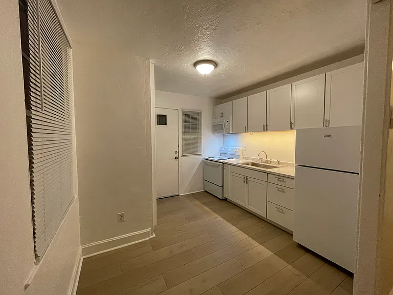 1917 Erline Dr — Photo 2