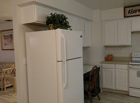 2nd image of 833 E Bella Vista St