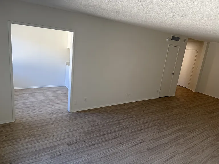 4310 Ventura Cyn Ave — Photo 26