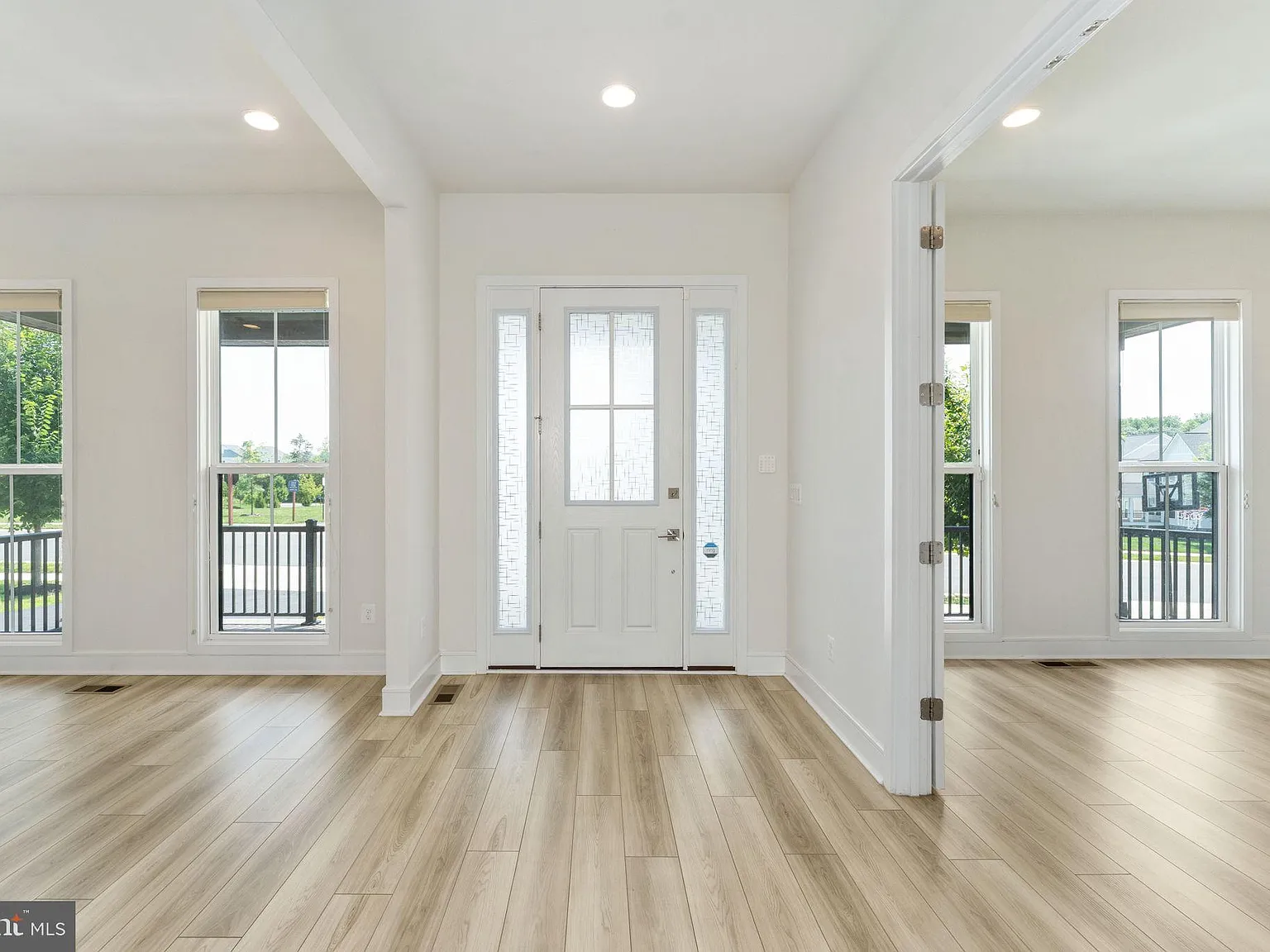 6 bed, 5.5 bath, 5180 sqft, $6,350 — Photo 4