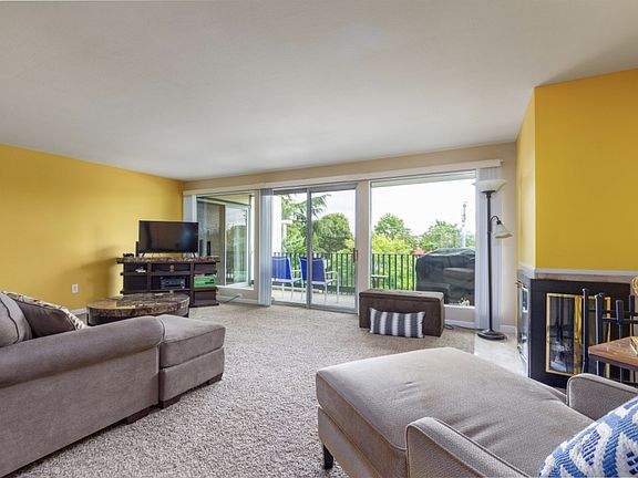 4th image of 10430 Gravelly Lake Dr SW #203
