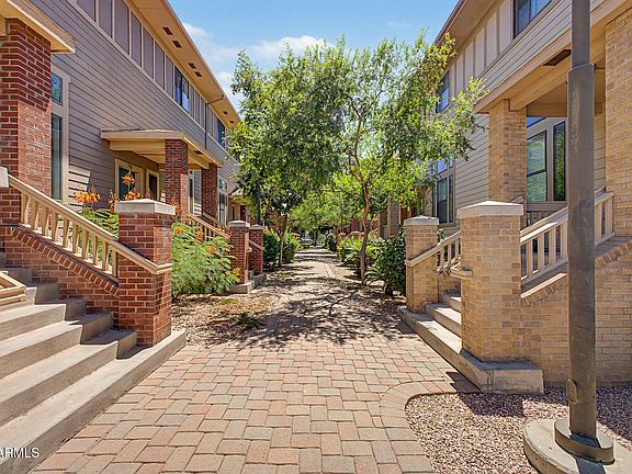 3rd image of 712 S BECK Avenue