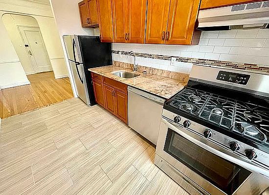 5th image of 40-66 Ithaca St #6EE