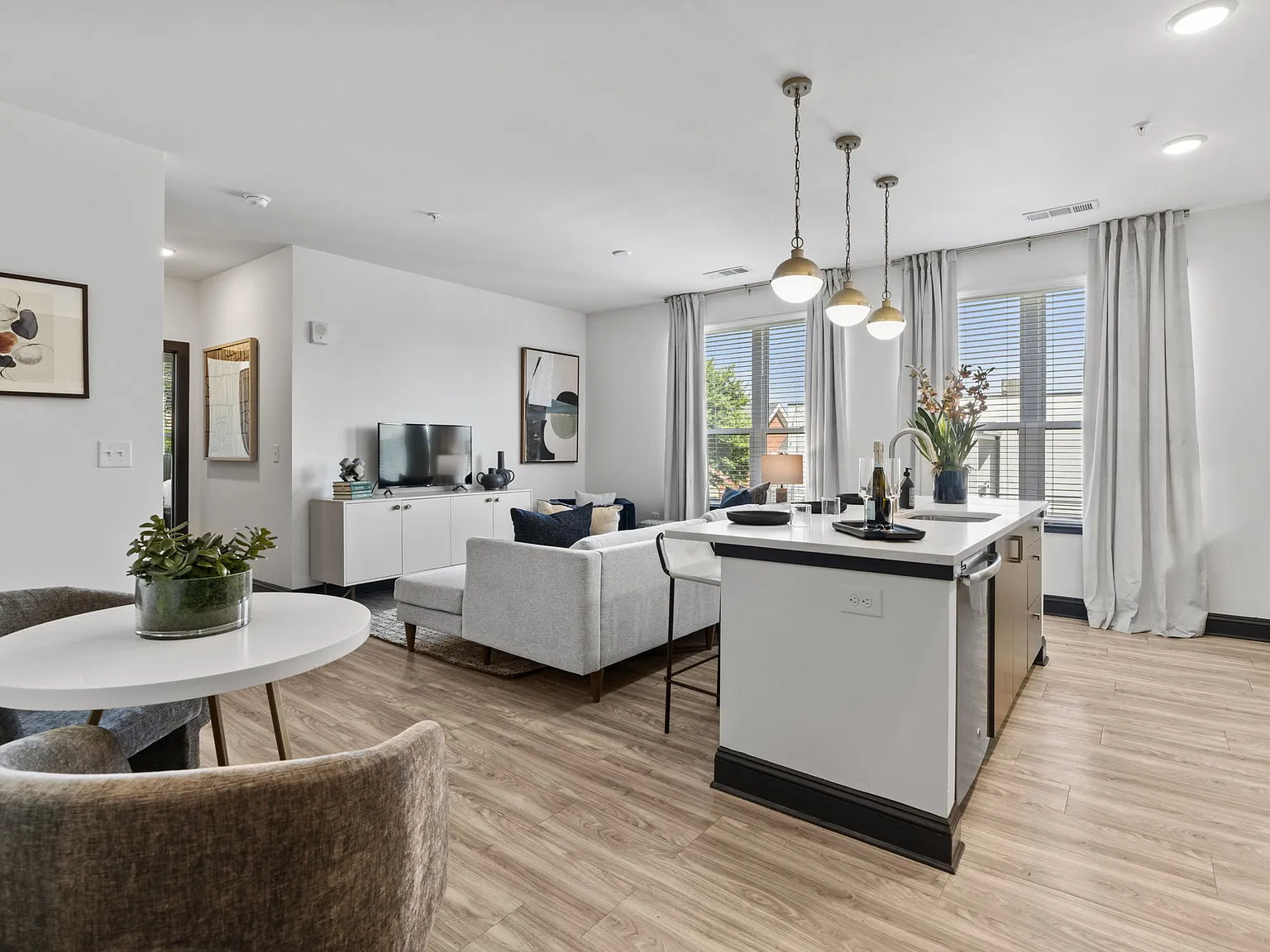 Axis Midtown — Photo 1